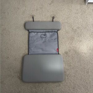 Skip hop Gray Bath kneeler